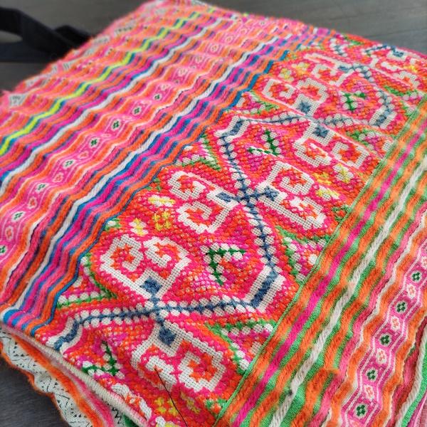 モン族刺繍 ショルダーバッグ　刺繍 タイ 少数民族 伝統 ハンドメイド |  | 01