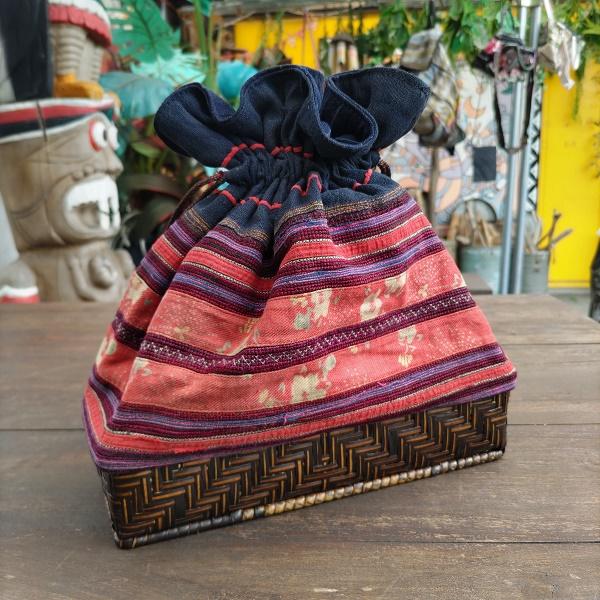 モン族刺繍 巾着バッグ　刺繍 タイ 少数民族 伝統 ハンドメイド |  | 01