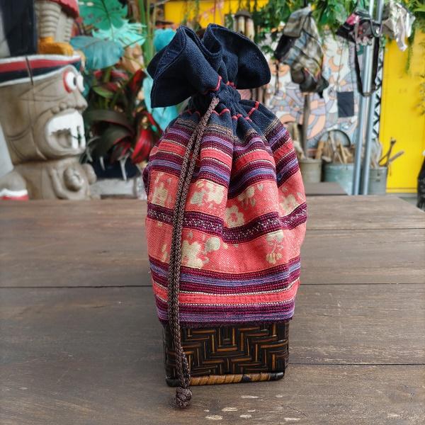 モン族刺繍 巾着バッグ　刺繍 タイ 少数民族 伝統 ハンドメイド |  | 02