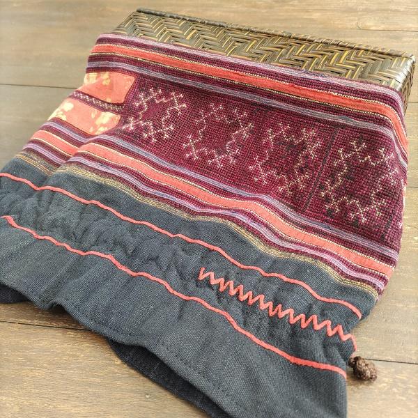 モン族刺繍 巾着バッグ　刺繍 タイ 少数民族 伝統 ハンドメイド |  | 03