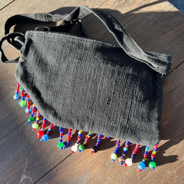 モン族刺繍 ショルダーバッグ ビーズフリンジ　刺繍 タイ 少数民族 伝統 ハンドメイド |  | 01