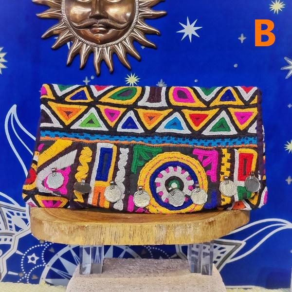 カッチ刺繍 クラッチバッグ　インド  グジャラート ラバリ族 伝統 ハンドメイド |  | 04