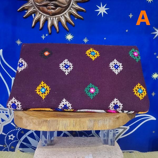 カッチ刺繍 クラッチバッグ　インド  グジャラート ラバリ族 伝統 ハンドメイド |  | 02