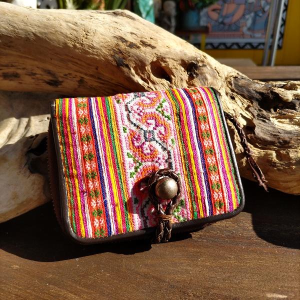 モン族刺繍 ウォレット　レザー 刺繍 タイ 少数民族 伝統 ハンドメイド | 