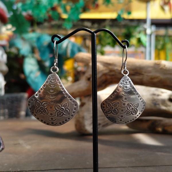 カレンシルバー ピアス ドロップトライアングルB　カレン族 少数民族 タイ エスニック ハンドメイド | 