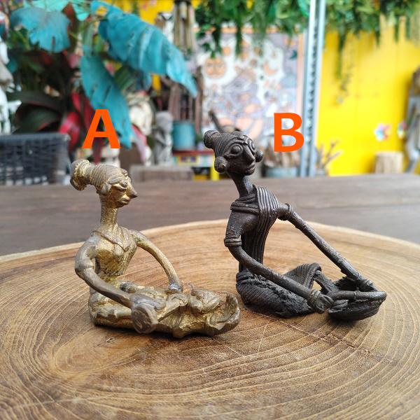 ドクラ 座る女性 オブジェ　インド 真鍮 鋳物 エスニック 一点物 |  | 01