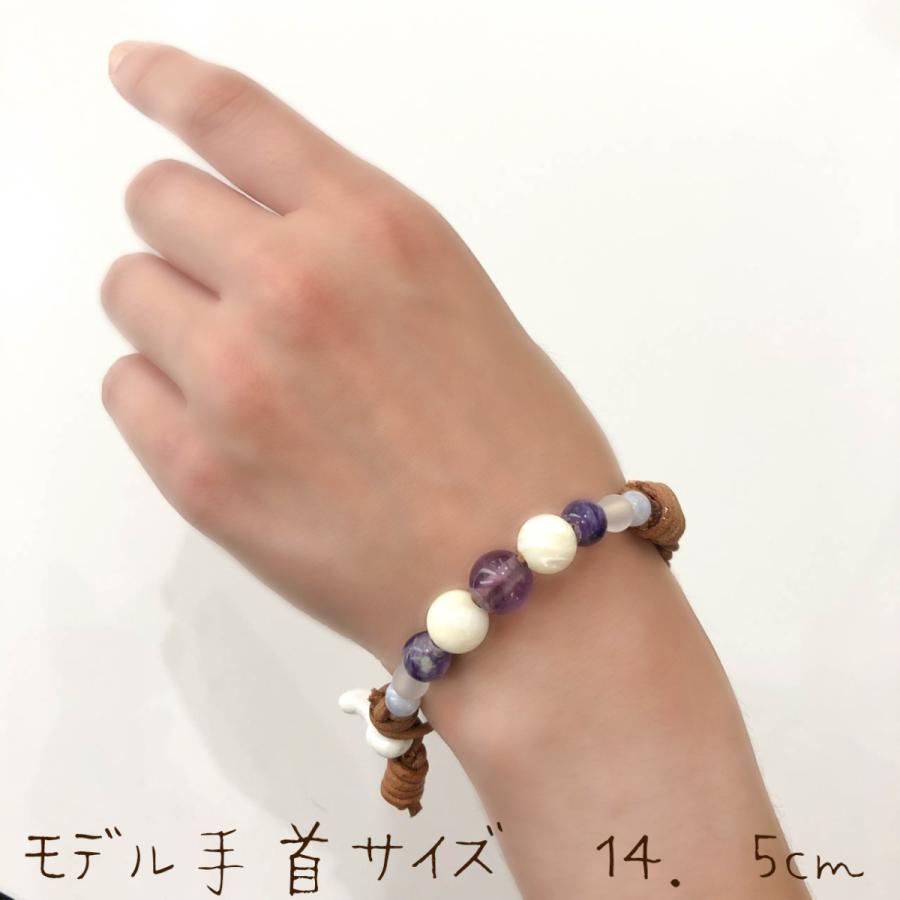 革紐ブレスレット 鹿革 勾玉 ハウライト アメシスト マザーオブパール チャロアイト フロスト水晶 ブルーレースアゲート 天然石 パワーストーン 革紐 革(K3) |  | 01