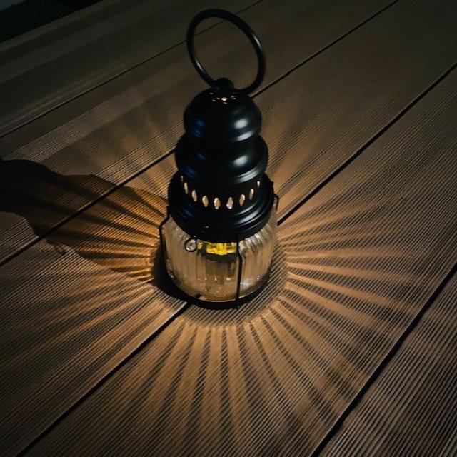 クラシックランタン アイアン製 ブラック オシャレ キャンドルホルダー モダン スタンド ノスタルジック カメヤマ キャンプ 野外 アウトドア 風防付き |  | 12