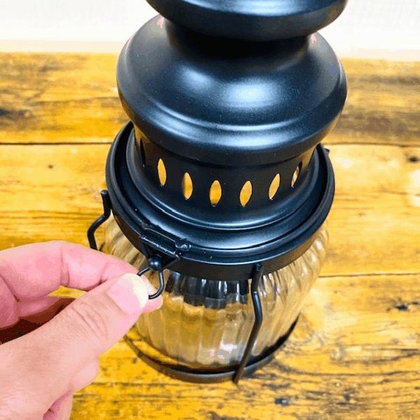 クラシックランタン アイアン製 ブラック オシャレ キャンドルホルダー モダン スタンド ノスタルジック カメヤマ キャンプ 野外 アウトドア 風防付き |  | 09