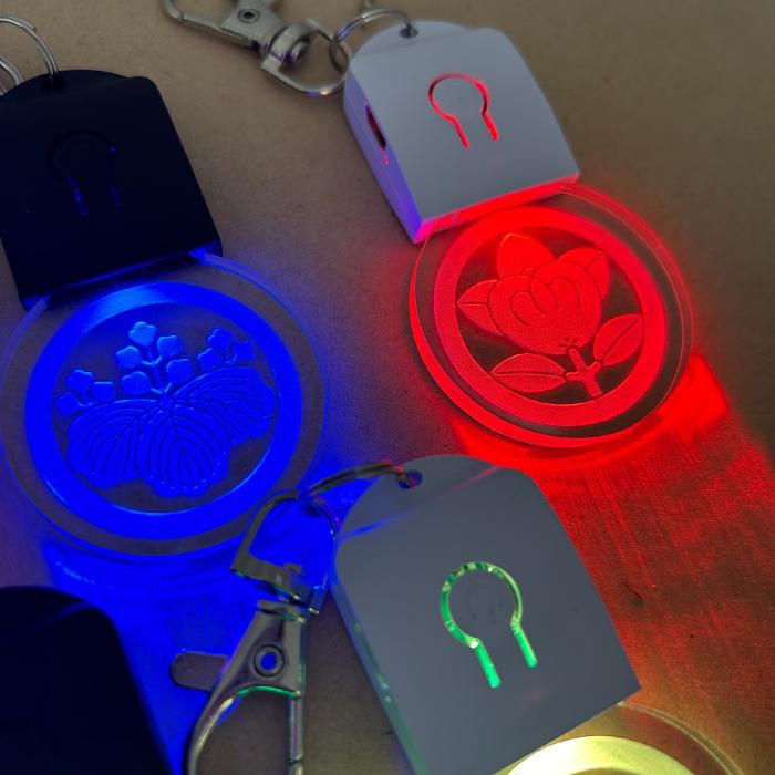 家紋 彫刻 光る キーホルダー チャーム LED 根付 武将 オリジナル 唯一無二 バッグチャーム ウォーキングライト キーリング 鍵 鞄 LEDライト |  | 10