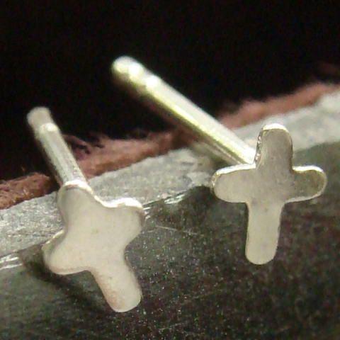 シルバーピアス スタッドピアス プチモチーフ 小さい クロス 十字架