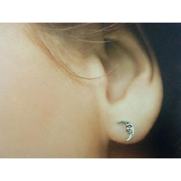 シルバーピアス スタッドピアス にっこり 不敵な笑み 月 ムーン 顔