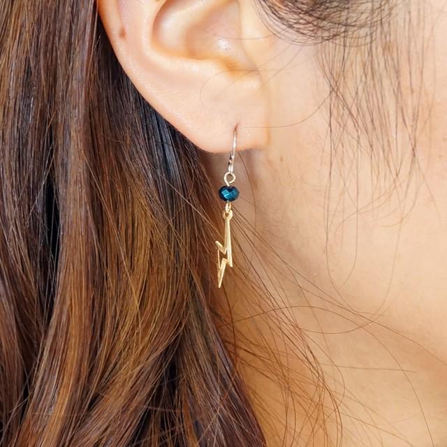 ピアス 雷 カミナリ 稲妻 サージカルステンレス フックピアス メンズ