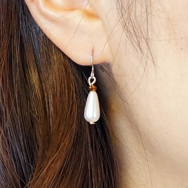 ピアス プラスチックパール 人工真珠 ドロップ シンプル 小さめ 上品