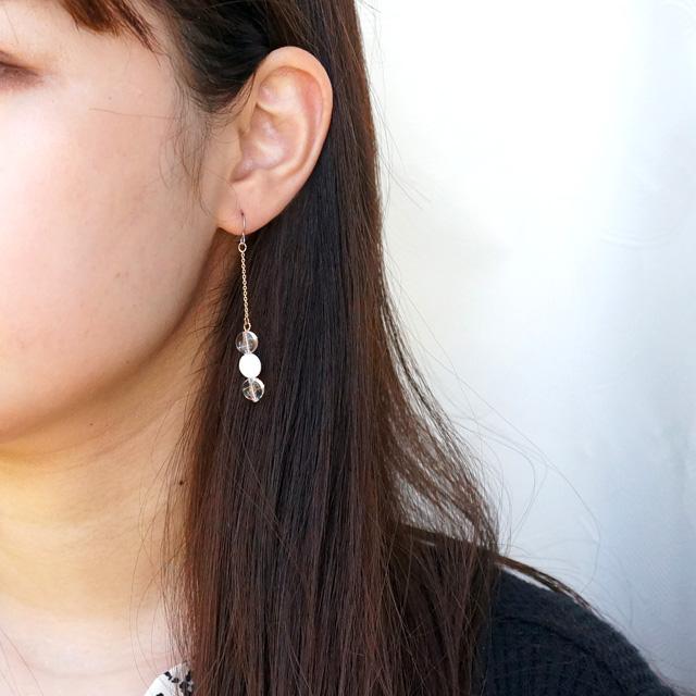 ピアス シェル クリアビーズ 丸 3連 チェーン 揺れる サージカル