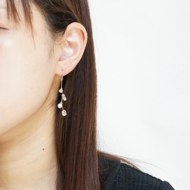 ピアス クリアビーズ プラスチックパール 小枝 ジグザグ 枝分かれ