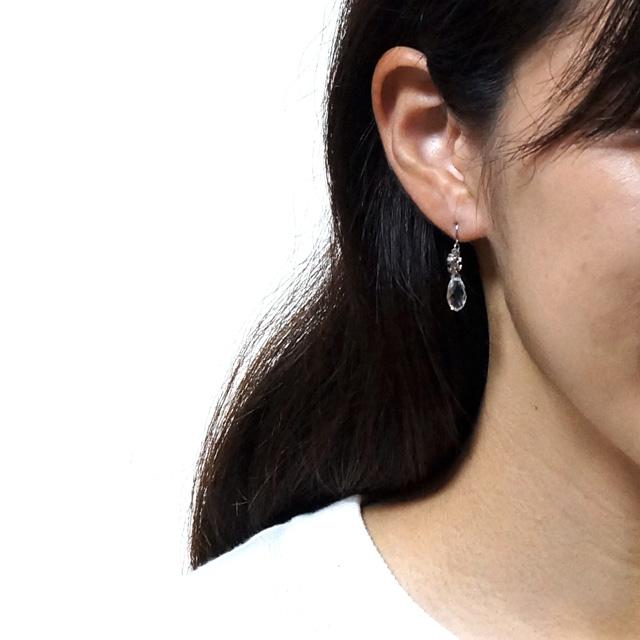 No.1186 スノーフレーク柄ビッグビーズ　ロングピアス　大ぶりイヤリング ピアス 雪の結晶 スノーフレーク クリアビーズ ドロップ 雫型 しずく