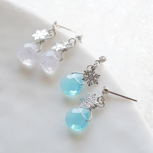 ピアス 雪の結晶 スノーフレーク クリアビーズ 三角形 おにぎり型 冬