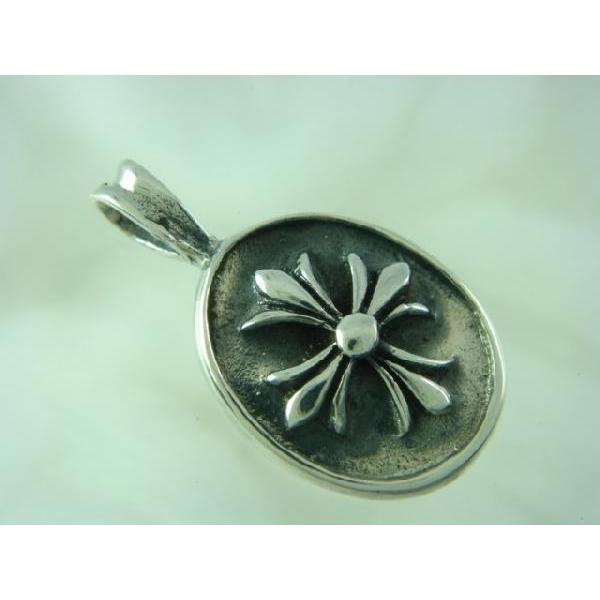 シルバー925 クロス十字架の紋章が収まったペンダントヘッド silver925