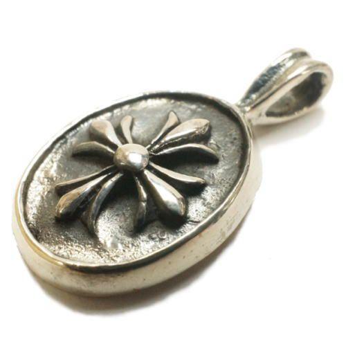 シルバー925 クロス十字架の紋章が収まったペンダントヘッド silver925