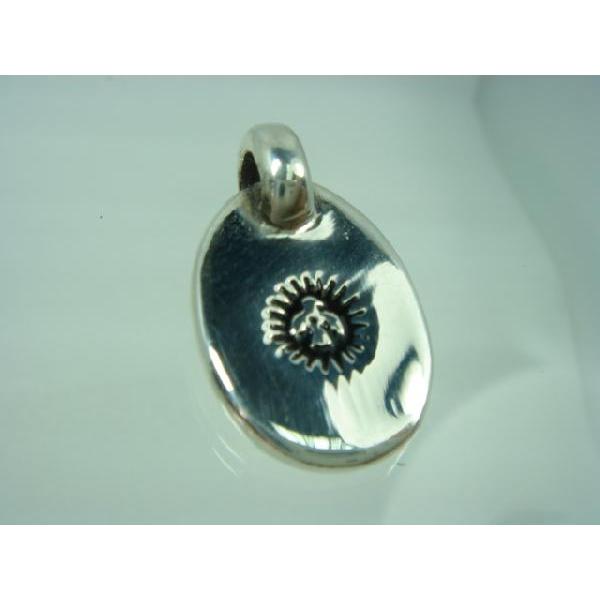 シルバー925 鷲の描かれたプレーンのペンダントヘッド インディアン49 silver925 シルバーアクセサリー ペンダントヘッド ペンダントトップ メンズの画像
