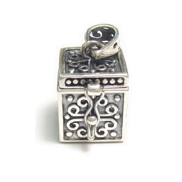 シルバー925 クロス 魚 模様の紋章入り 小さな宝石箱 ペンダントトップ silver925 シルバーアクセサリー 宝箱 シルバー製 ペンダントヘッド レディースの画像