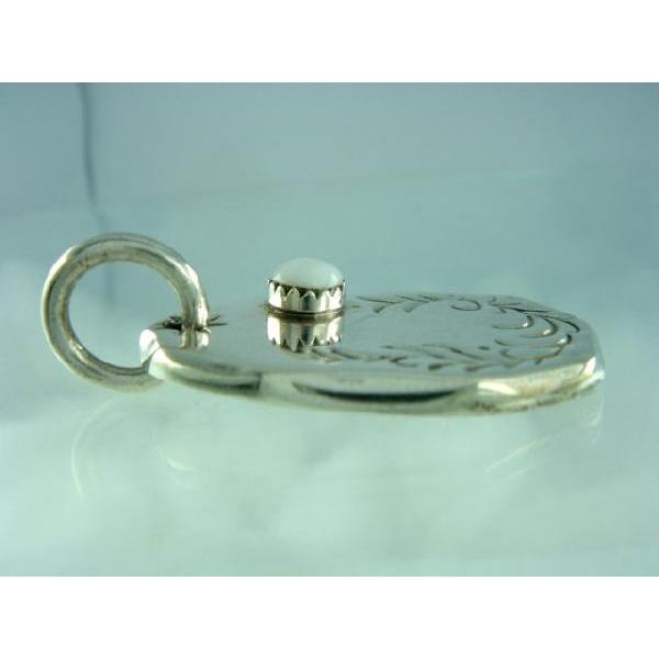 シルバー925 白い石が涼しげなネイティブ系ペンダントトップ silver925