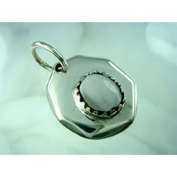 シルバー925 武骨なデザインの白い石付きペンダントトップ silver925