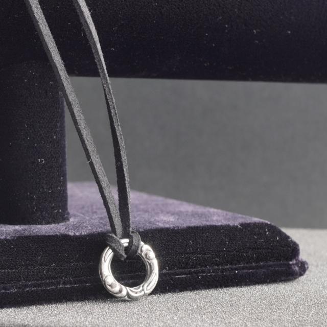 輪っか リング トラバル模様 メンズ ネックレス シルバー925 silver925 ペンダントトップ ペンダントヘッド : 22-044 : シルバーとアクセサリーのゆかたん - 通販 - Yahoo!ショッピング 輪っか リング トラバル模様 メンズ ネックレス シルバー925 silver925 ペンダントトップ ペンダントヘッド : 22-044 : シルバーとアクセサリーのゆかたん - 通販 - Yahoo!ショッピング
