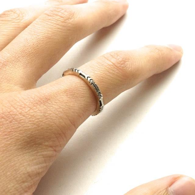 シルバー925 メンズ レディース リング シンプル 表面の矢印が彫られて