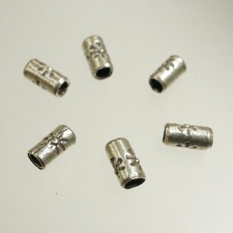 シルバーパーツ 6個で1セット 円柱型で太陽のようなお花のような模様が 