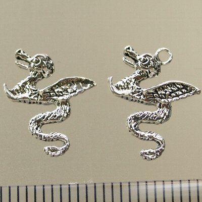 アクセサリー シルバー925 ハンドメイド 羽根の生えた竜 横幅12.37mm