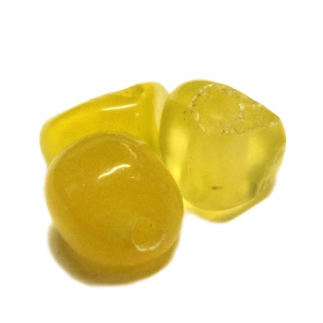 ガラスビーズ 不透明 でこぼこ いびつ イエロー 黄色 3gのグラム販売(約14個入り) アクセサリーパーツ パーツ｜laplateriashu