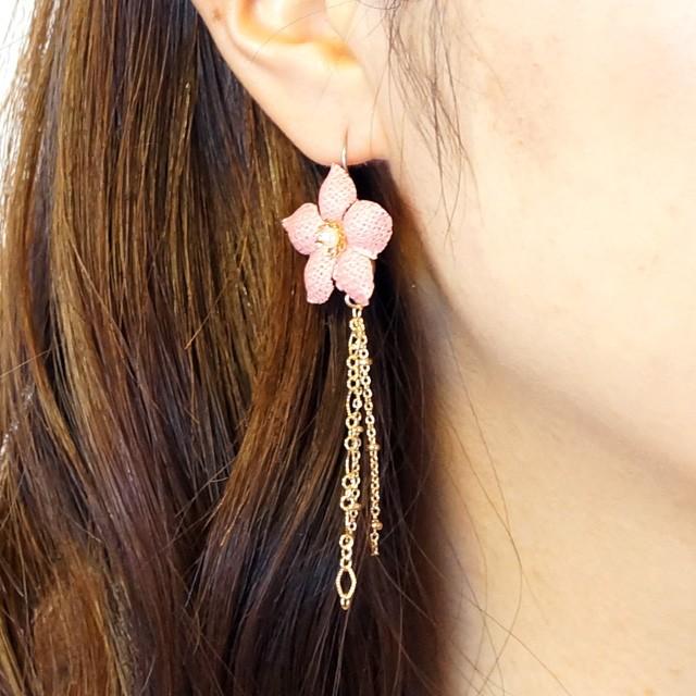 レディースピアス 花 フラワー チェーン フリンジ プラスチックパール 