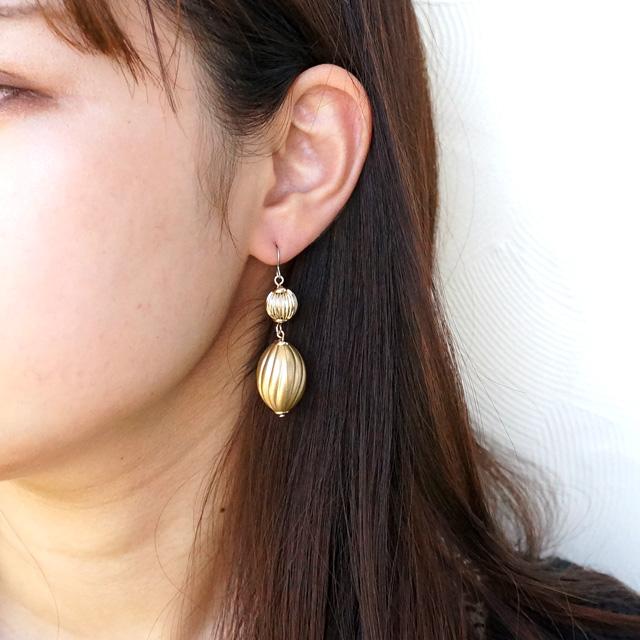 レディースピアス オーバル 楕円 ボール 2連 ゴージャス ゴールド