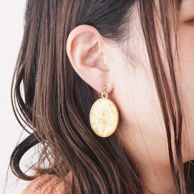 片耳用 ピアス イニシャル 大ぶり サージカルステンレスポスト 