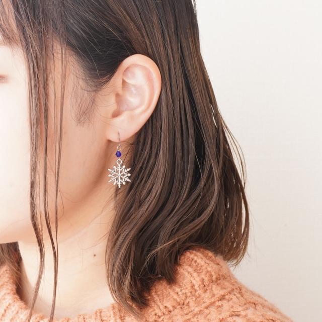 ピアス 雪の結晶 カラバリ豊富 シンプル ビーズ 冬 フックピアス 