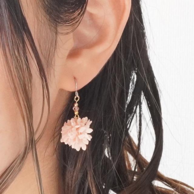 ピアス 花 フラワー ボンボン フックピアス サージカルステンレス