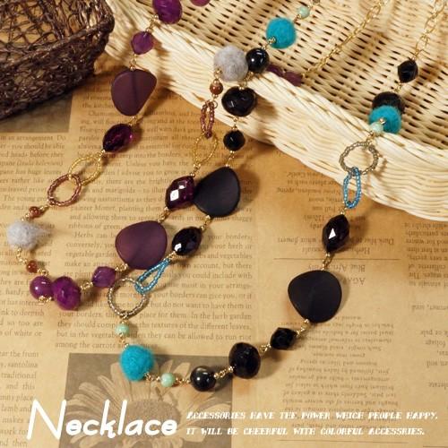 所々にちょこんと付いた毛玉がカワイイビーズネックレス ロング