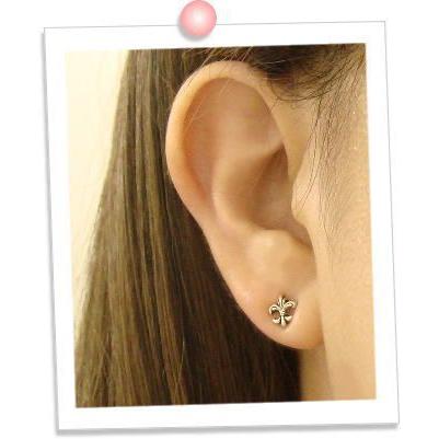 シルバーピアス 直径6mm 小さい 百合の紋章 スタッドピアス a135(a-4-1 