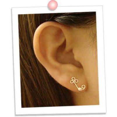 シルバーピアス ミツバ クローバー 三つ葉 フラワー ピアス a322(a-9-2