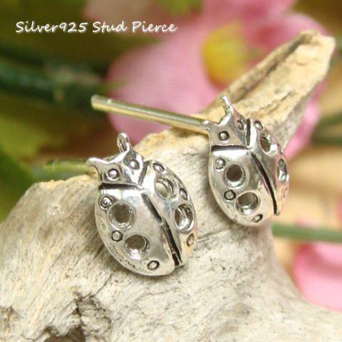 シルバーピアス 4つの穴が模様になっているテントウムシのスタッド