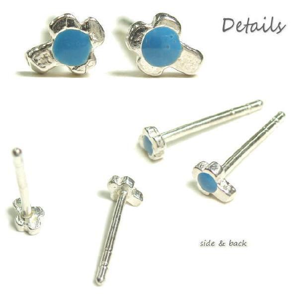 シルバーピアス 小さいクロスにターコイズブルーのカラーがアクセント
