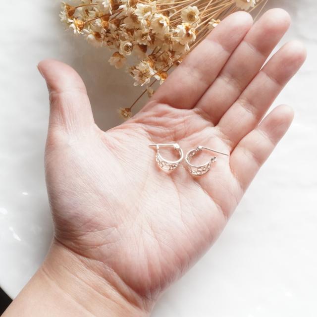 シルバーピアス 模様 オシャレ フープピアス ワイヤー クロッシング