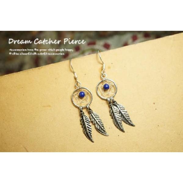 シルバーピアス ラピスラズリのようなネイビーカラービーズがカッコ