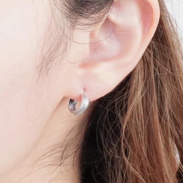 シルバーピアス フープピアス ヘビ うろこ 蛇 模様 シンプル シルバー