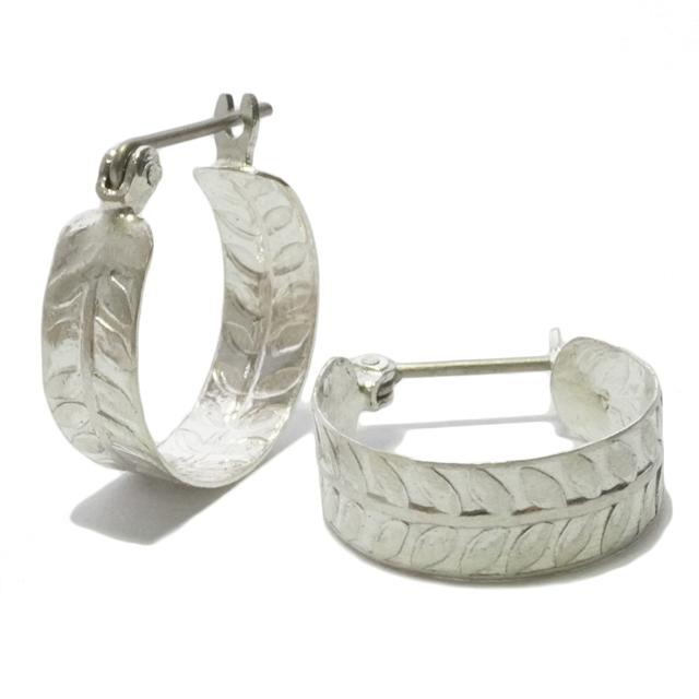 シルバーピアス ボタニカル クロッシング 葉っぱ 植物 チタン