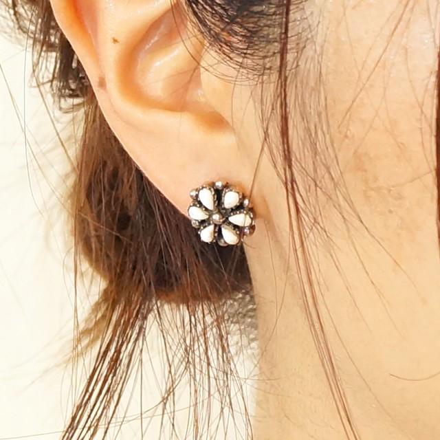 片耳用 シルバーピアス シルバー925 ハウライト エスニック 花