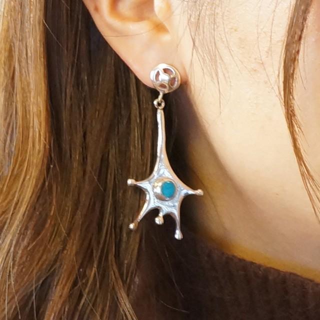 シルバーピアス シルバー925 アメーバ 水滴 ぐにゃぐにゃ