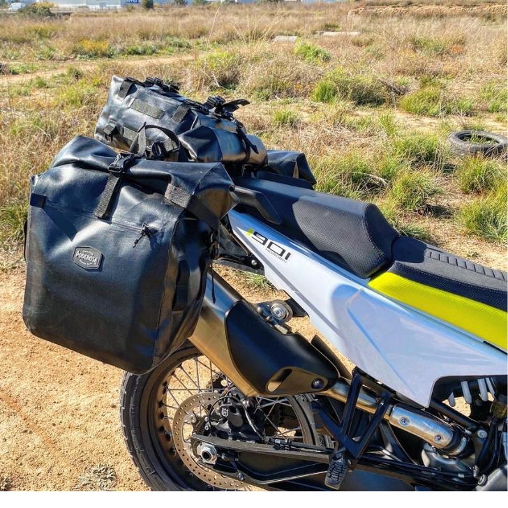 Lofoten 22L 防水サドルバッグ サイドバッグ 黒 LaPoderosaGoods 国内在庫あり 即納 トライアンフ BMW インディアン ロイヤルエンフィールド モトグッツィ |  | 04